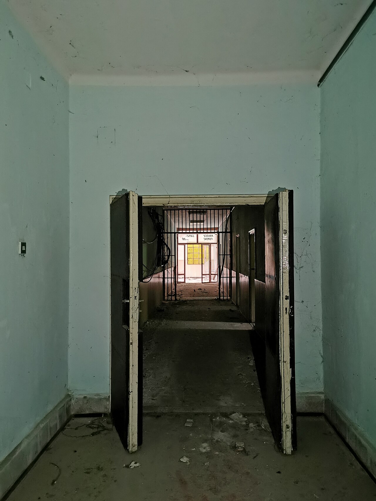 에르치, 버려진 병영, 20
